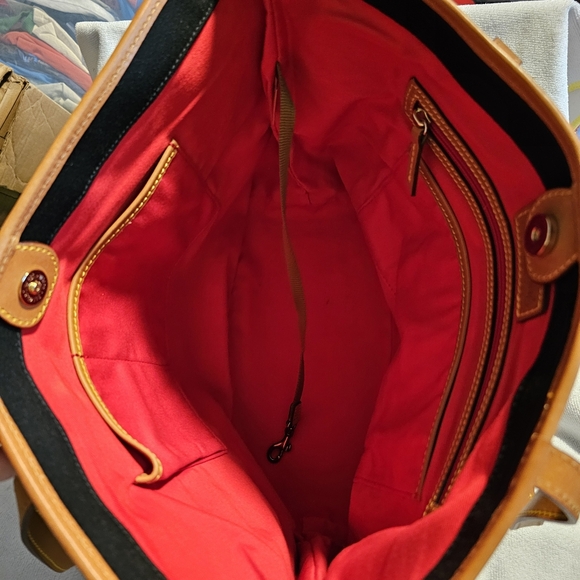 Dooney & Bourke Tote Cabriolet Strap Handle Large Cindy, Black/Tan, NEW SOLD OUT - Picture 5 of 11